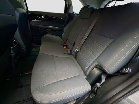 Used 2018 Kia Sorento FWD image 13