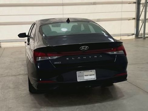 Used 2023 Hyundai Elantra SEL w/ Convenience Package FWD image 3