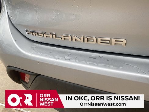 Used 2023 Toyota Highlander XLE image 10