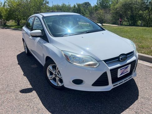 Used 2014 Ford Focus SE FWD image 1