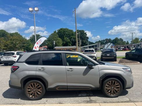 Used 2025 Subaru Forester Sport AWD/4WD image 3