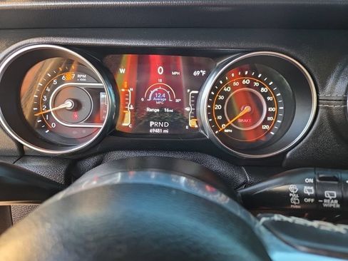 Used 2020 Jeep Wrangler Unlimited Sahara AWD/4WD image 6