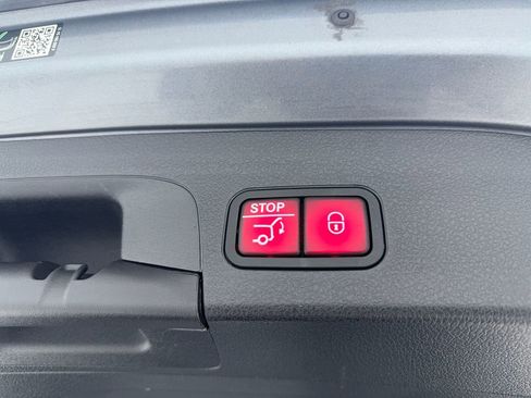 Used 2024 Mercedes-Benz GLE 350 4MATIC w/ AMG Line Exterior image 17