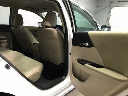 Used 2015 Honda Accord LX image 18