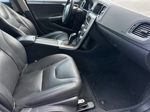 Used 2016 Volvo S60 T5 Premier image 14
