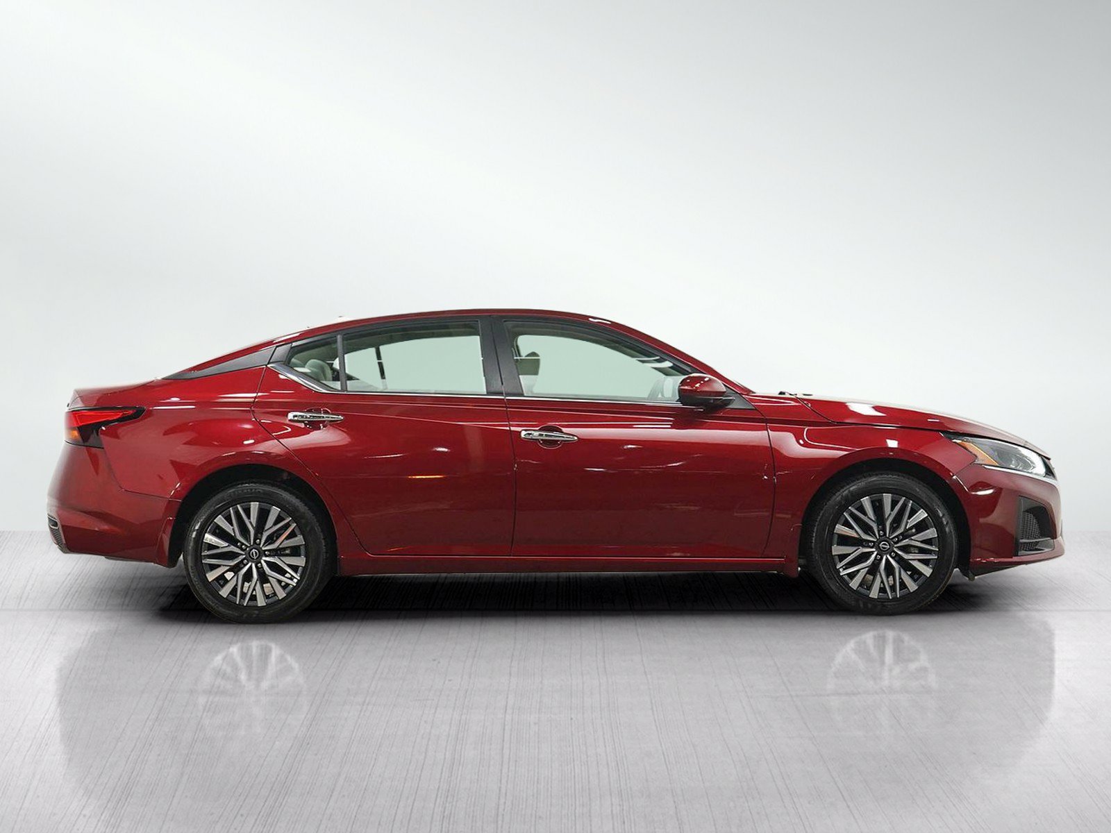 Used 2023 Nissan Altima 2.5 SV w/ SV Premium Package AWD/4WD image 6