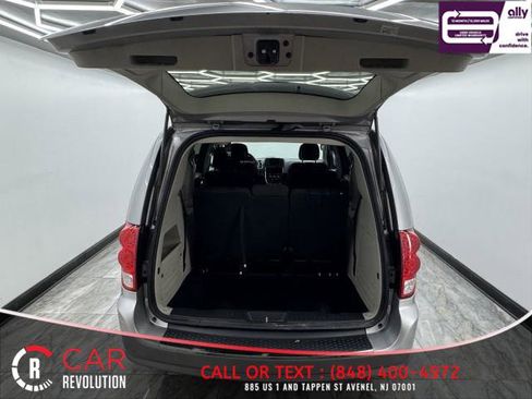 Used 2019 Dodge Grand Caravan SE w/ UConnect Hands-Free Group image 6