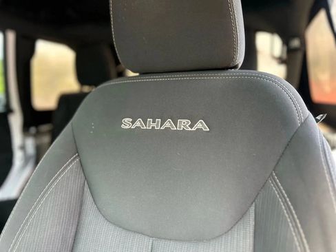 Used 2017 Jeep Wrangler Unlimited Sahara AWD/4WD image 26