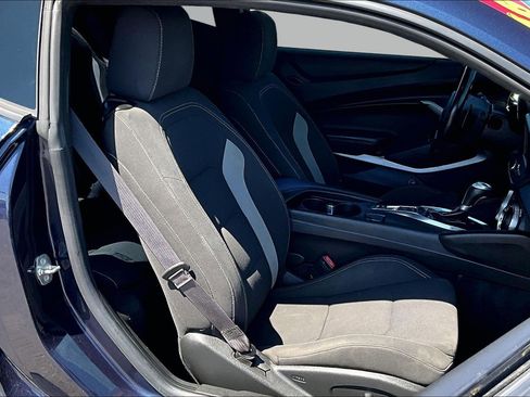 Used 2016 Chevrolet Camaro LT RWD image 7