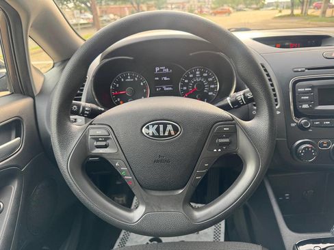 Used 2017 Kia Forte LX FWD image 20