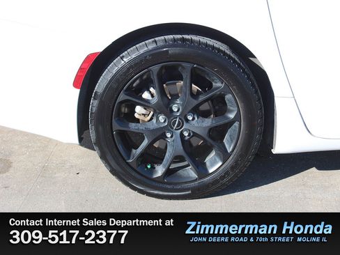 Used 2025 Chrysler Pacifica Limited image 23