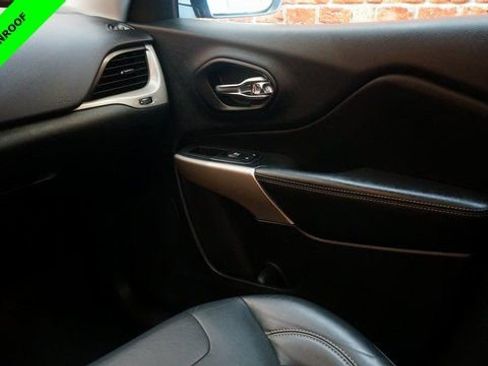 Used 2018 Jeep Cherokee Limited image 37