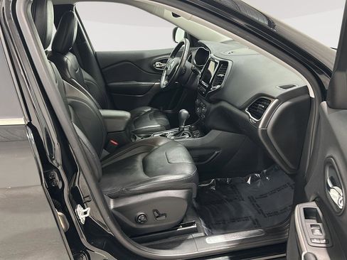 Used 2019 Jeep Cherokee Limited image 24