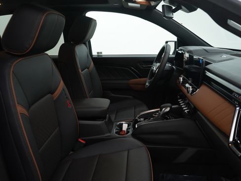 Used 2026 GMC Canyon AT4 w/ Technology Plus Package image 11