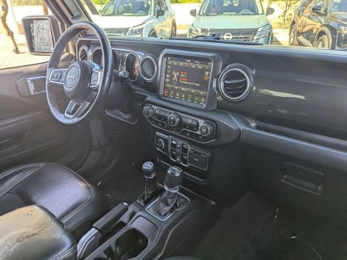 Used 2019 Jeep Wrangler Unlimited Sahara image 13