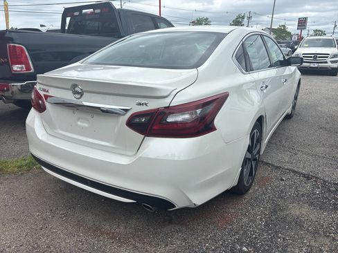Used 2018 Nissan Altima 2.5 SR FWD image 2