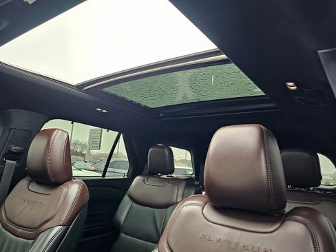 Used 2020 Ford Explorer Platinum w/ Premium Technology Package image 27