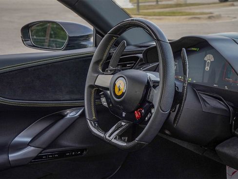 Used 2023 Ferrari SF90 Spider image 41