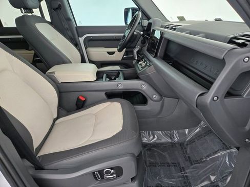 Used 2024 Land Rover Defender 130 X-Dynamic SE image 3