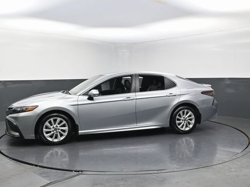 Used 2021 Toyota Camry SE image 8