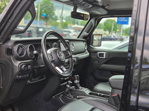 Used 2023 Jeep Wrangler Unlimited Sahara w/ Cold Weather Group AWD/4WD image 7