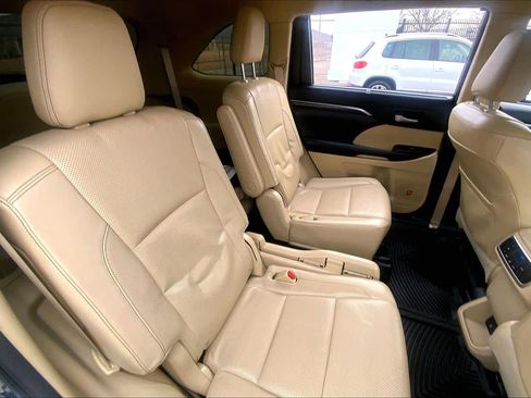 Used 2015 Toyota Highlander Limited image 17