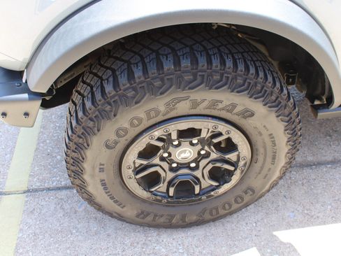 Used 2021 Ford Bronco First Edition AWD/4WD image 16