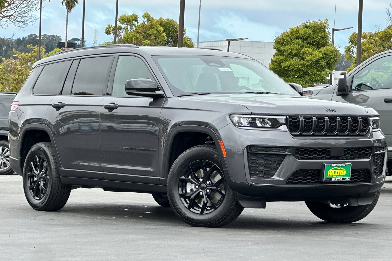 New 2026 Jeep Grand Cherokee L 4WD image 2