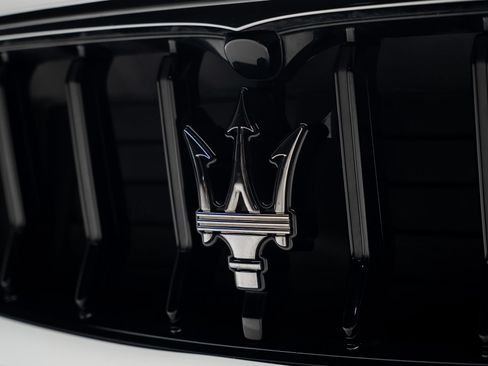 Used 2022 Maserati Levante GT AWD/4WD image 14