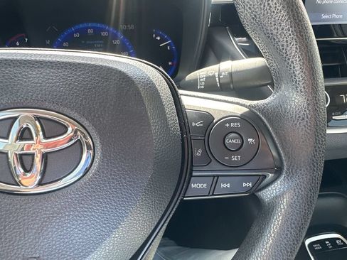Used 2022 Toyota Corolla LE FWD image 19