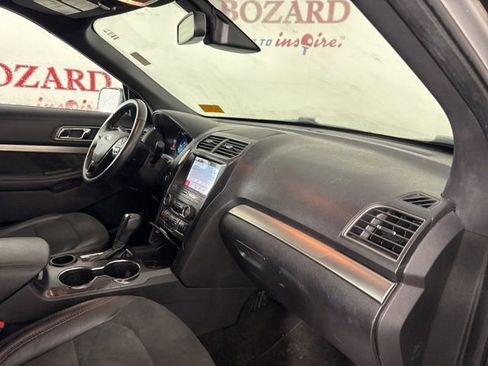 Used 2019 Ford Explorer XLT w/ Equipment Group 202A image 17