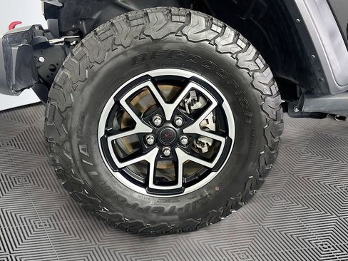 Used 2025 Jeep Wrangler Unlimited Rubicon AWD/4WD image 29