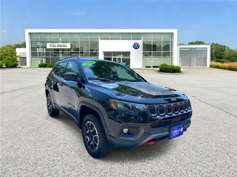 Used 2024 Jeep Compass Trailhawk w/ Sun and Sound Group AWD/4WD image 7