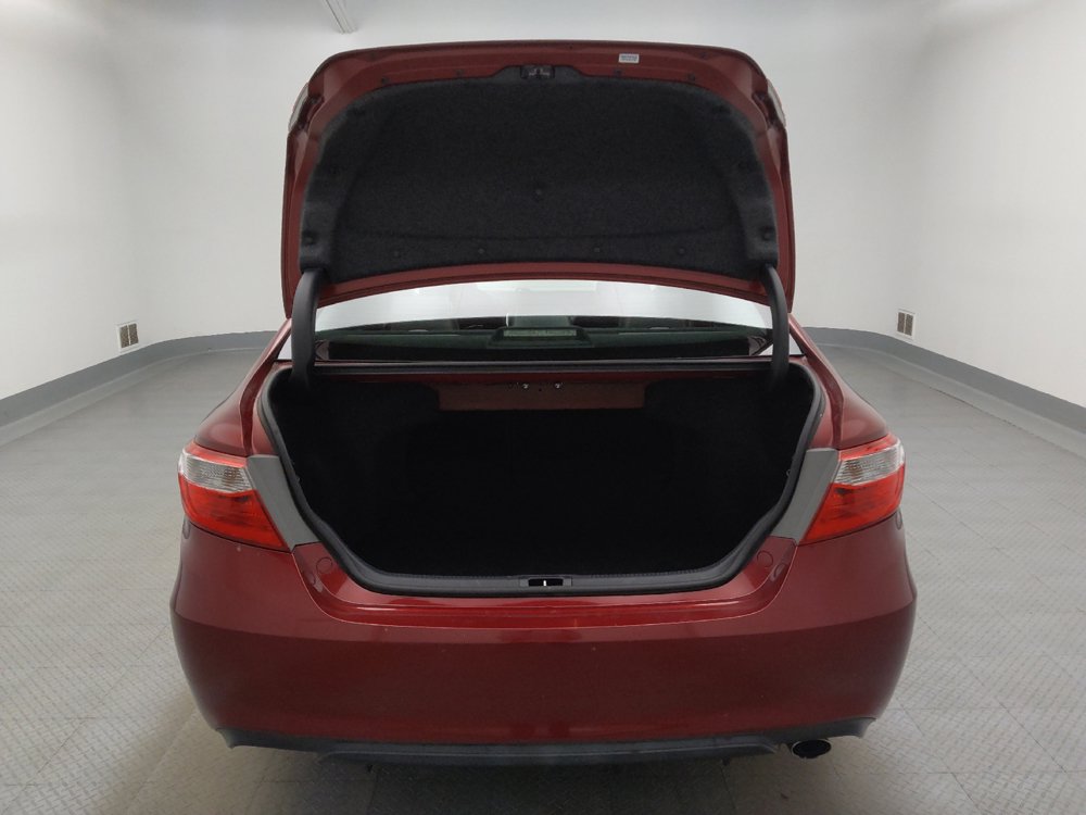 Used 2015 Toyota Camry SE w/ Moonroof Package FWD image 29