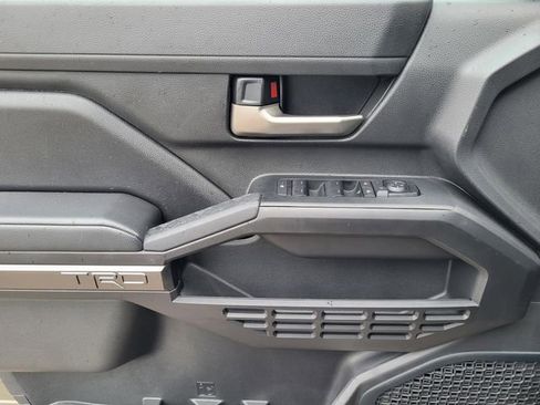 Used 2024 Toyota Tacoma TRD Off-Road image 17