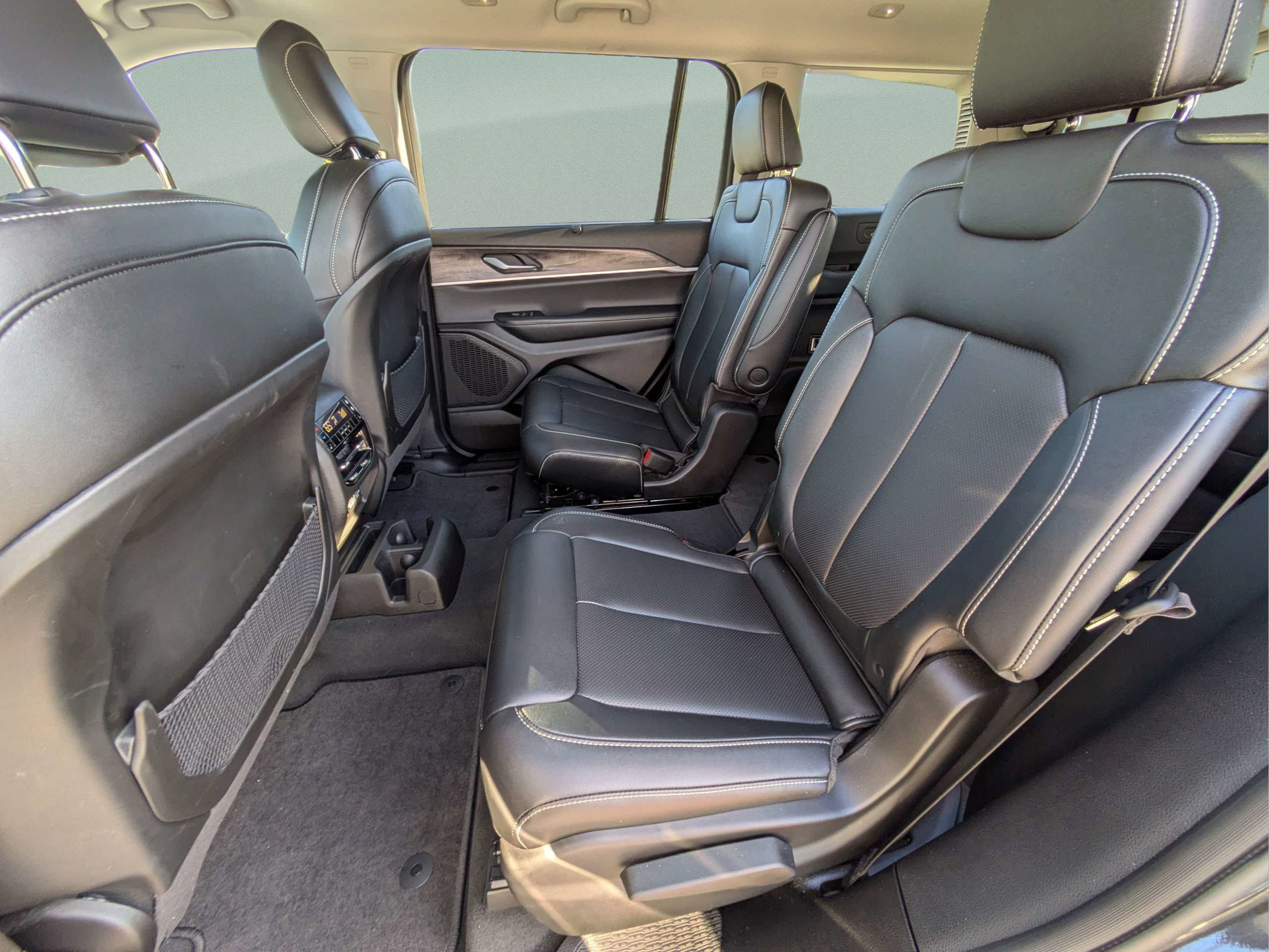 Used 2024 Jeep Grand Cherokee L Limited w/ Luxury Tech Group II AWD/4WD image 9