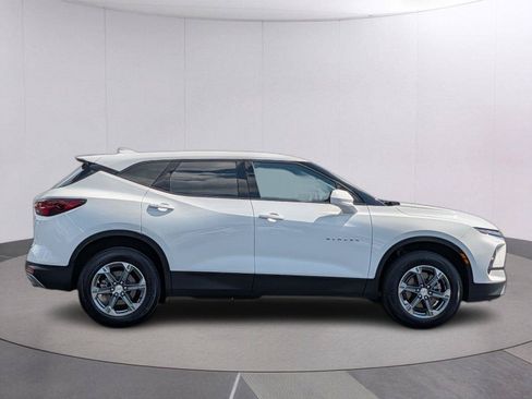 Used 2025 Chevrolet Blazer LT FWD image 6