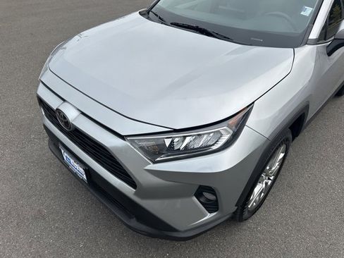 Used 2021 Toyota RAV4 XLE Premium image 4