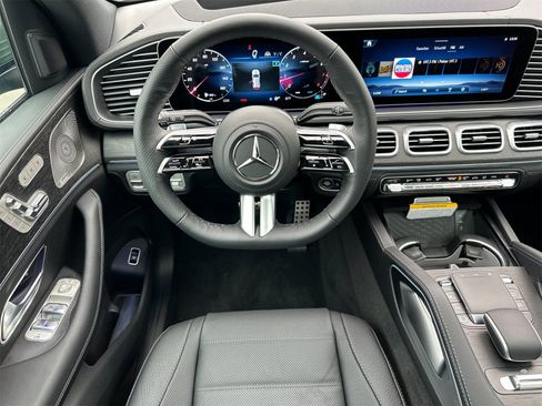 New 2025 Mercedes-Benz GLS 580 4MATIC image 15