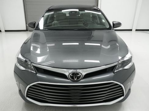 Used 2017 Toyota Avalon XLE image 2