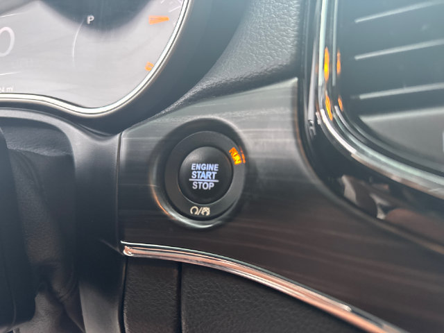 Used 2019 Jeep Grand Cherokee Limited w/ Luxury Group II AWD/4WD image 16