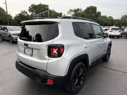 Used 2017 Jeep Renegade Altitude FWD image 8