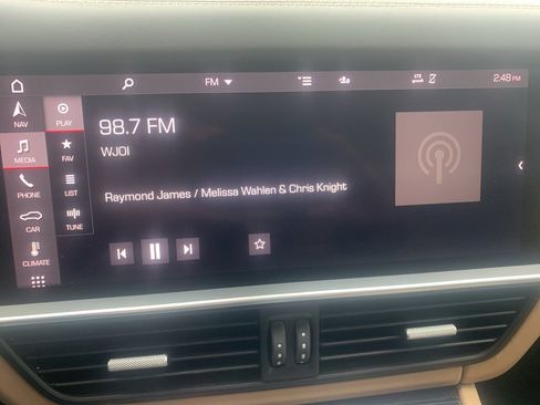 Used 2020 Porsche Cayenne image 23