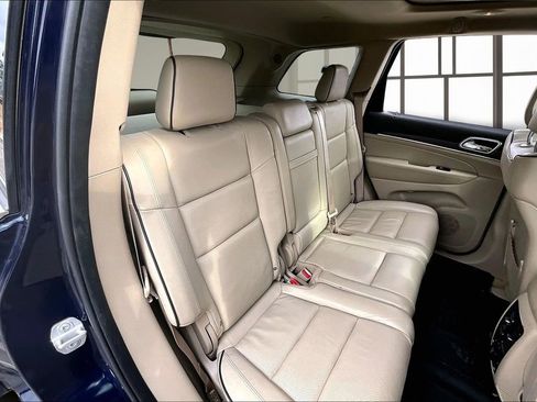 Used 2018 Jeep Grand Cherokee Overland image 24