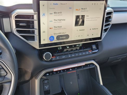 Used 2025 Toyota Tundra Limited image 17