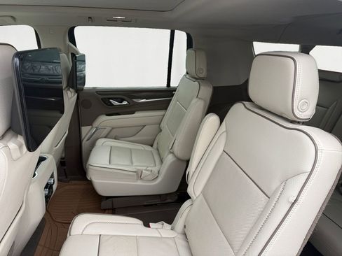 Used 2021 GMC Yukon XL Denali w/ Denali Premium Package image 14