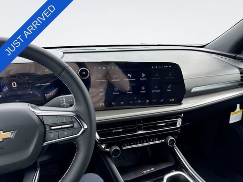 New 2026 Chevrolet Traverse LT image 16