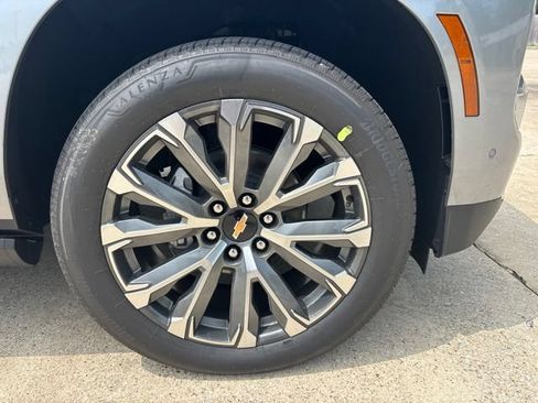 New 2026 Chevrolet Suburban High Country AWD/4WD image 11
