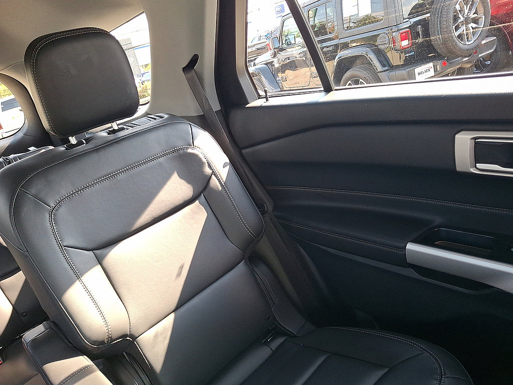 Used 2024 Ford Explorer XLT w/ Equipment Group 202A AWD/4WD image 40