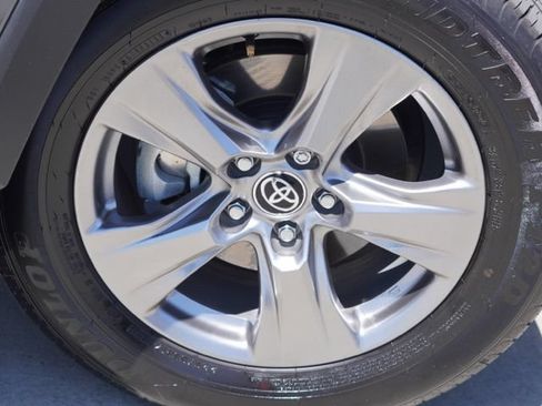 Used 2025 Toyota RAV4 LE AWD/4WD image 13
